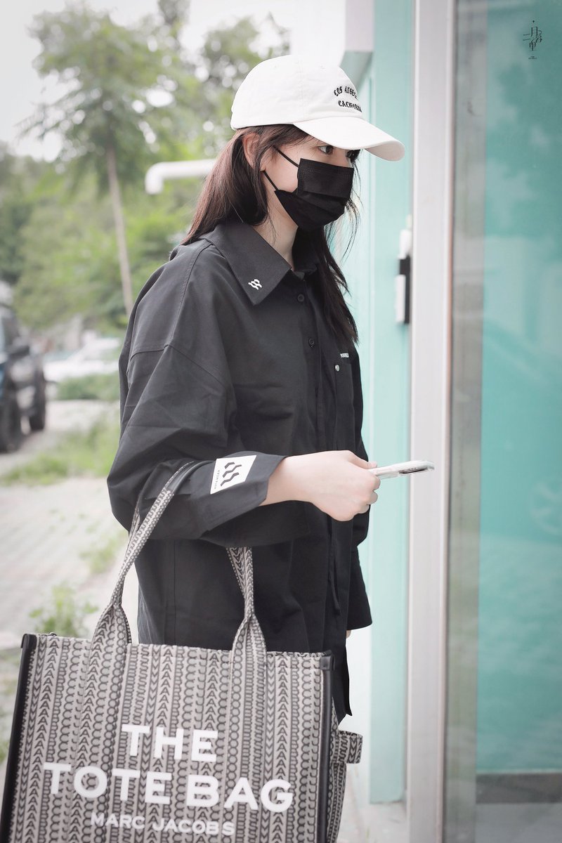 SlothQueenTH's tweet photo. ♛𝐀𝐑𝐈𝐀 𝐉𝐈𝐍♛  | ตื่นแล้วค่าา ลูกสาวคนสวย

别放弃！🦥👑

#金子涵 ⋆* #ZIHAN ⋆* #AriaJin ⋆* #จินจื่อหาน ⋆* #NAME组合  ⋆* #NAME https://t.co/xoWbOUQdjG
