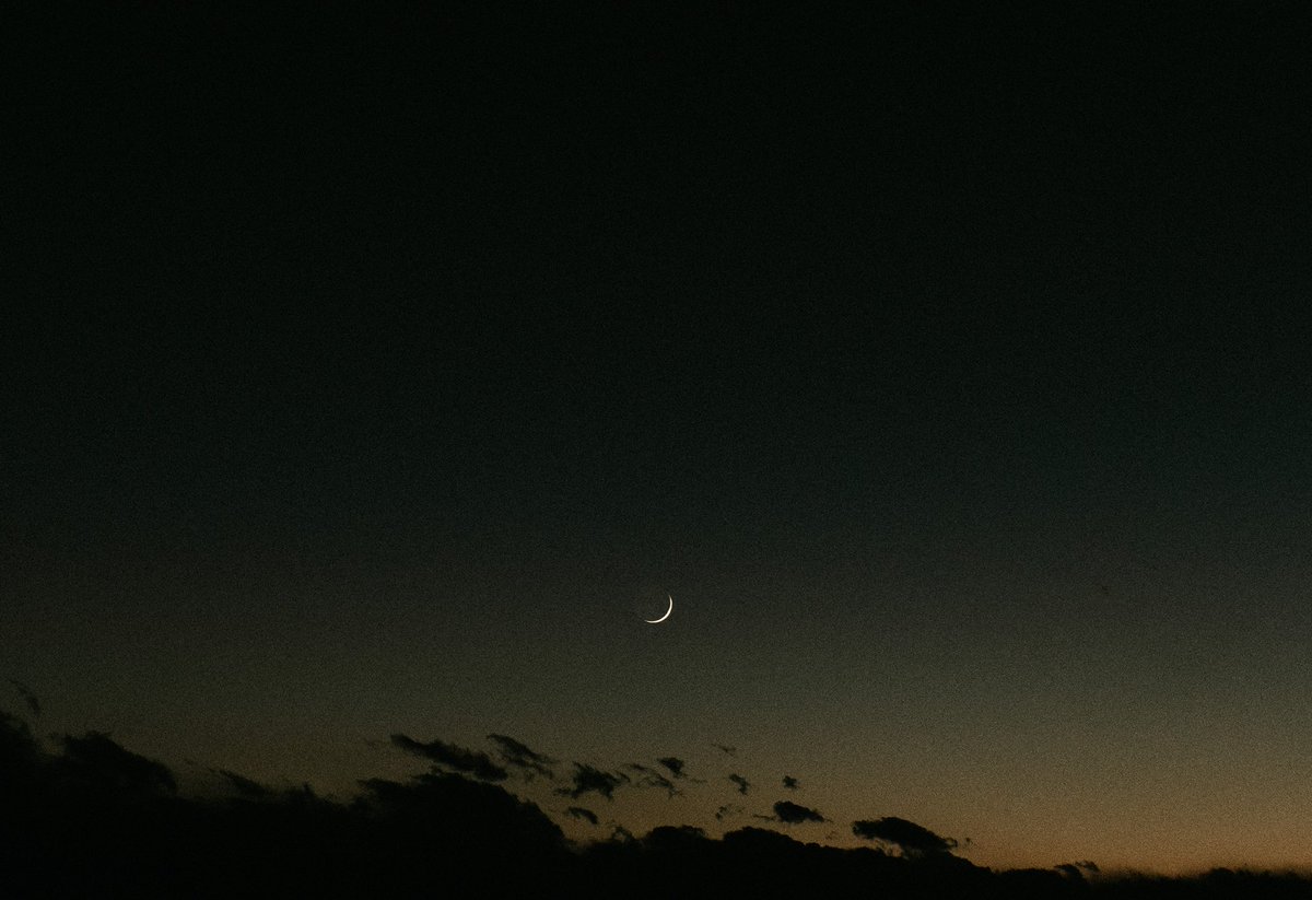 Crescent Moon
#film #filmphotography #filmphot #Crescentmoon #NightPhotography