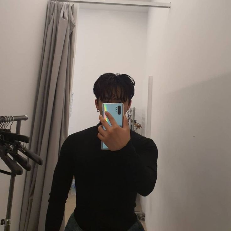 ︎
 ︎ 

           ganto ba mag mirror selfie?

 ︎