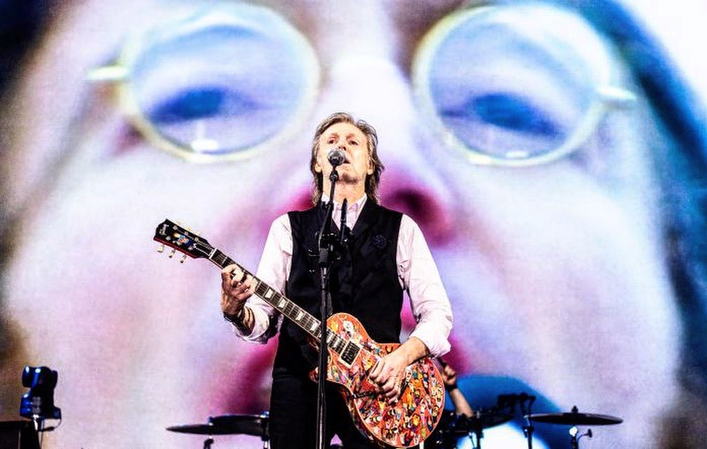 Indie_Lifestyle's tweet photo. Lennon and McCartney, #Glastonbury2022 https://t.co/x37ttY77mI