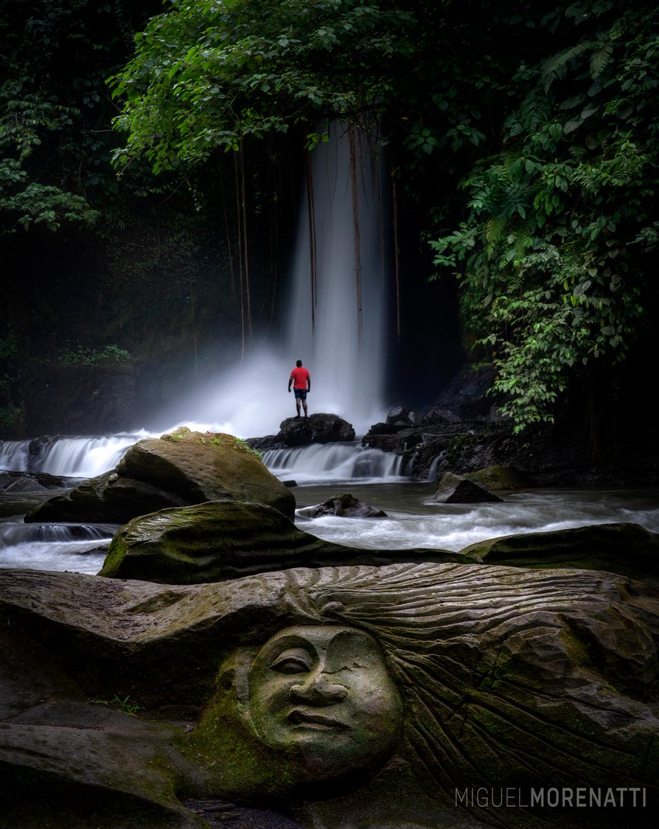Primera maravilla que me encuentro en Bali... Una de cientos de cascadas llenas de encanto.