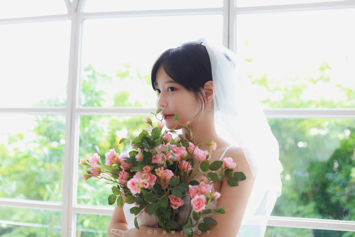 ifreefox's tweet photo. 브라이드 코스툼
스튜디오에서 촬영한거. https://t.co/3SA9ynhaaX