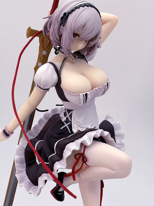 サイズは1/8スケールと小さめですが
パーツの細部までしっかりとシャープに造形されております。
軽巡洋艦でありながら重力を感じさせる柔らかそうで
たわわな装備もしっかり実装されております。 