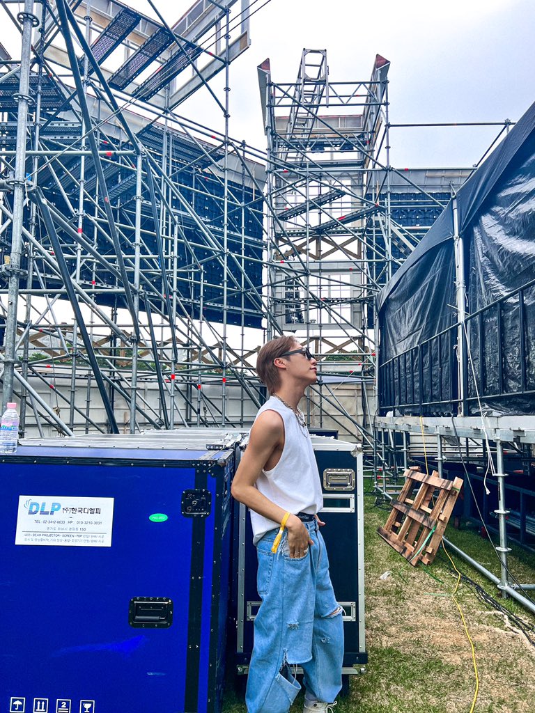 FanDongmyeongFr's tweet photo. [SNS] 260622 | Mise à jour des réseaux sociaux de ONEWE par Dongmyeong.

"[#Ddingstagram📸]
#ONEWE #원위 #Dongmyeong

2022 Seoul Park Music Festival🤟
📍 Jardin avec pelouse du Olympic Park 88"

Cr. @official_ONEWE 
Trad. -Eunha https://t.co/uZdoTH58vS