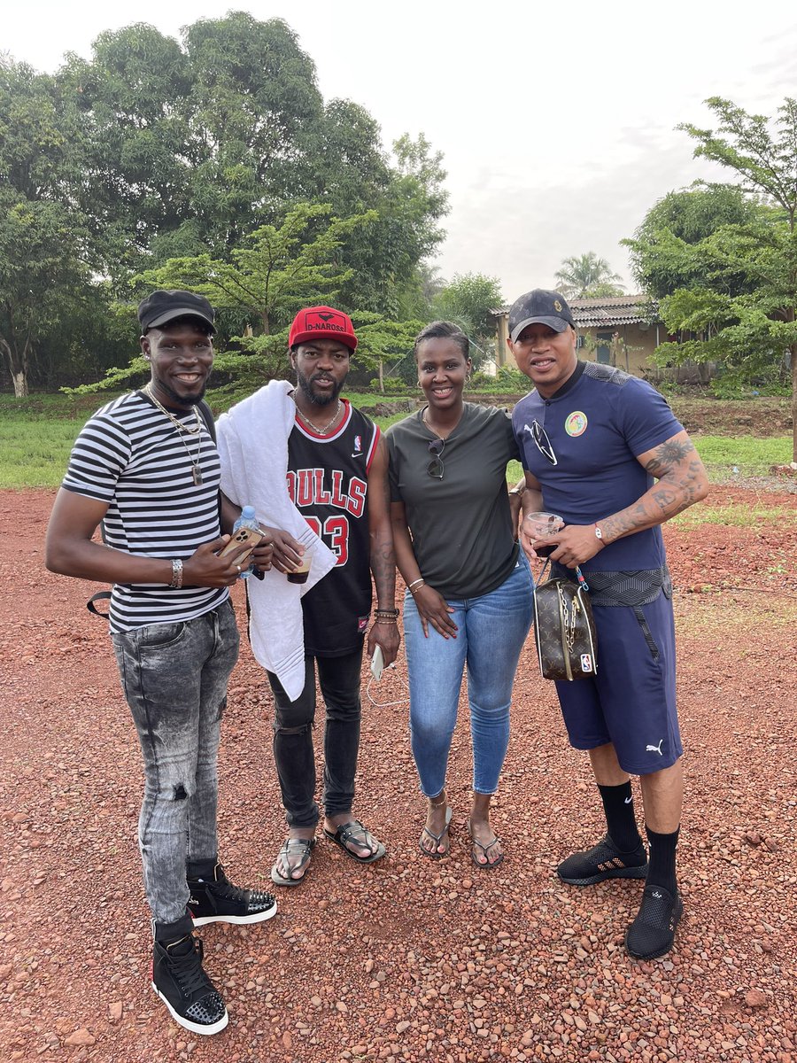 iamDKFR's tweet photo. Un we.end riche en émotions avec nos internationaux guinéens Fodé Mansaré, Pascal Feindouno et sénégalais El Hadji Diouf. Ils ont partagé leurs expériences avec l’ASM de #Sangarédi monté en Ligue 1. Un retour sur les moments de gloire de leurs carrières et la vie après le foot. https://t.co/4x6xaDWCrC