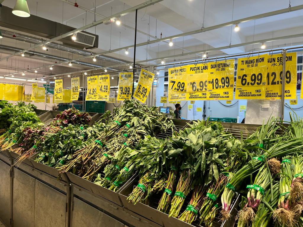 aliahishk's tweet photo. Vegetable prices have risen by up to 80%.
#jrn500
#mrhamz 
#jrnshahalam
#bonjournalists
#FoodForFolks 
#Malaysia https://t.co/9U5GcHExLn
