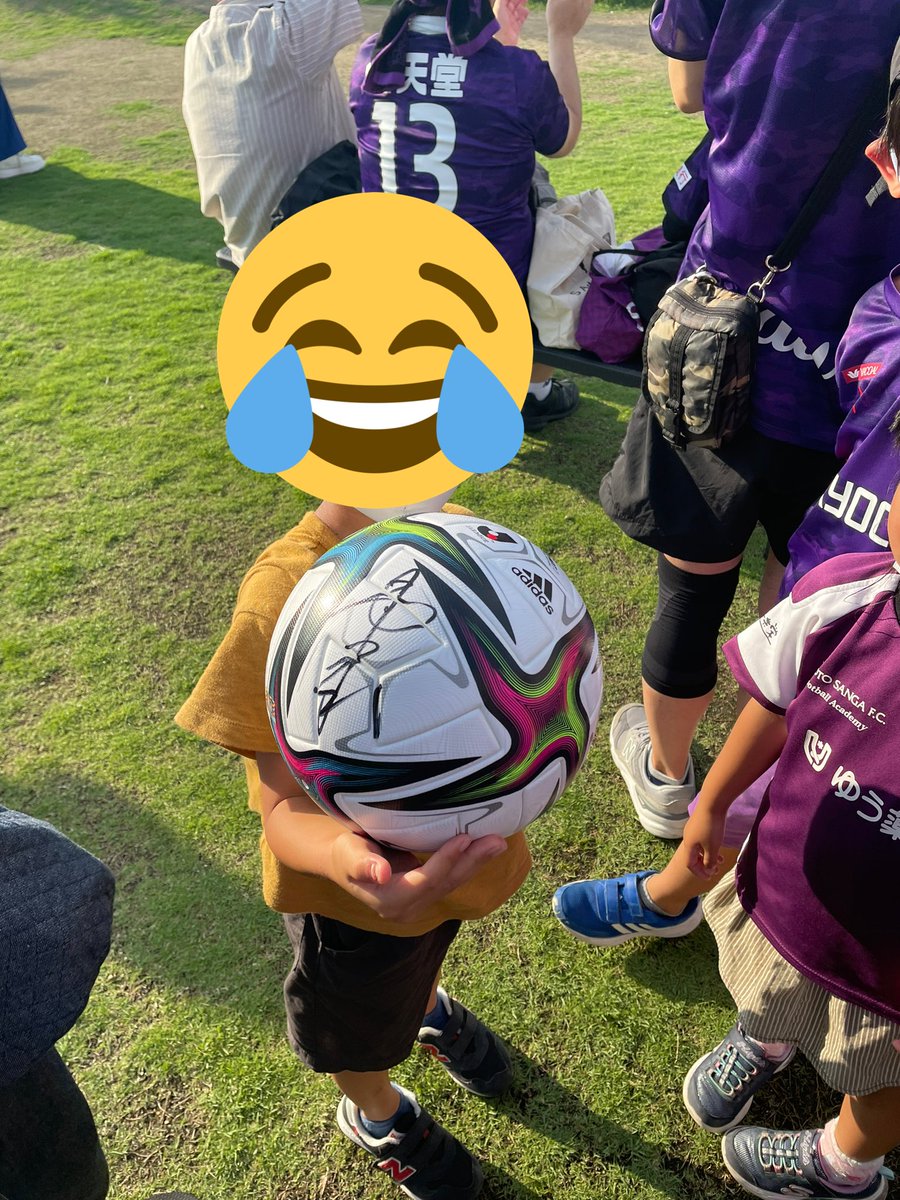 ZLbmSg2UAOPVGtv's tweet image. 曺監督のサインボール！
決勝での激戦で惜しくも負けたけど、勝った少年が渡してくれましたー！
両洋高校サッカー部17番、ナイスガイ！
ありがとう‼️