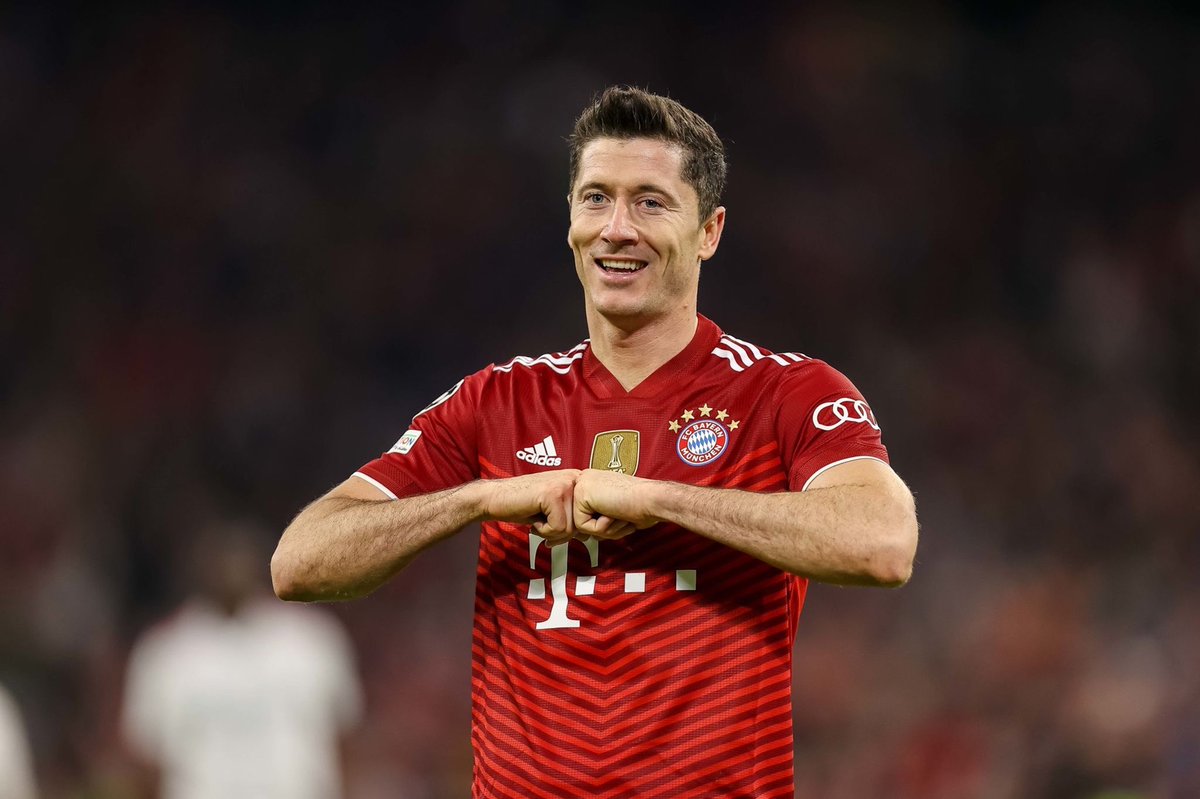 Polyccio8's tweet photo. 🚨 El Barça prepara la oferta final por Lewandowski‼️

💰 La cifra final rondaría los 40M€. (Vía @sport) #FCBlive #Barça #Mercato https://t.co/CdudS0rGtW