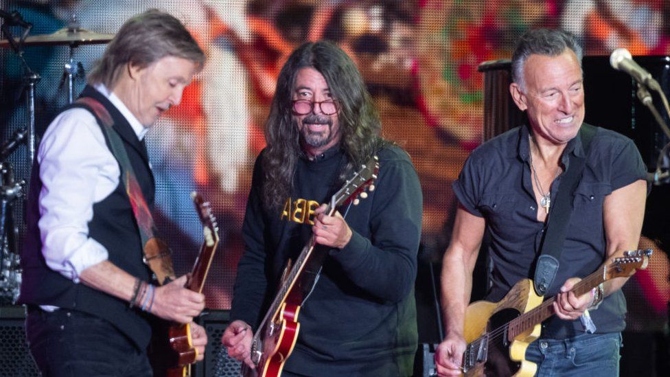 FooFightersUK's tweet photo. Incredible seeing Dave Grohl enjoy being back on stage  last night x https://t.co/j88INBLHNY