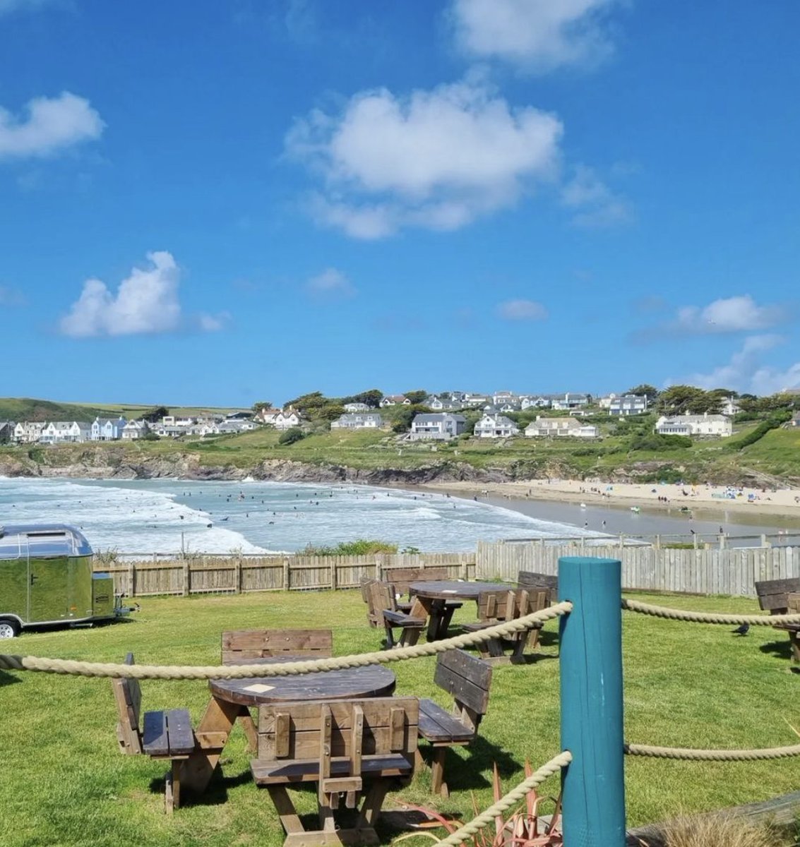 S u n d a y . B e a c h . D a y . 🏖 🌊 

#Regram @countryhouseto_home

#polzeath #beachday  #polzeathbeach #cornwall #polzeathsurf #crackingcrab
