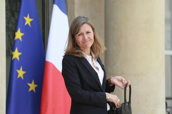 🇫🇷 FLASH | La ministre des #OutreMer, Yaël #BraunPivet démissionne du #gouvernement pour la présidence de l’#AssembleeNationale.

(Officiel) #legislative2022