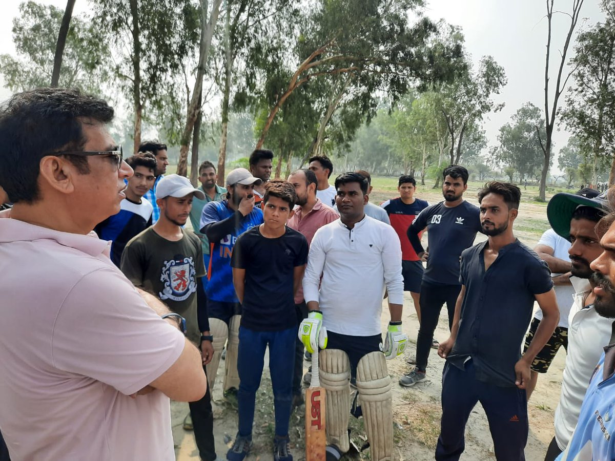 devendrayadvinc's tweet photo. Had a pleasant interaction with #Cricket players in & around Badli today while I invited them to participate in Ch. Niader Singh Memorial Rural Sports Meet.
Do avail this opportunity to take part in your favorite sport.
#SupportForSport
#CNSRuralSportsMeet https://t.co/cVY9jvGzTj