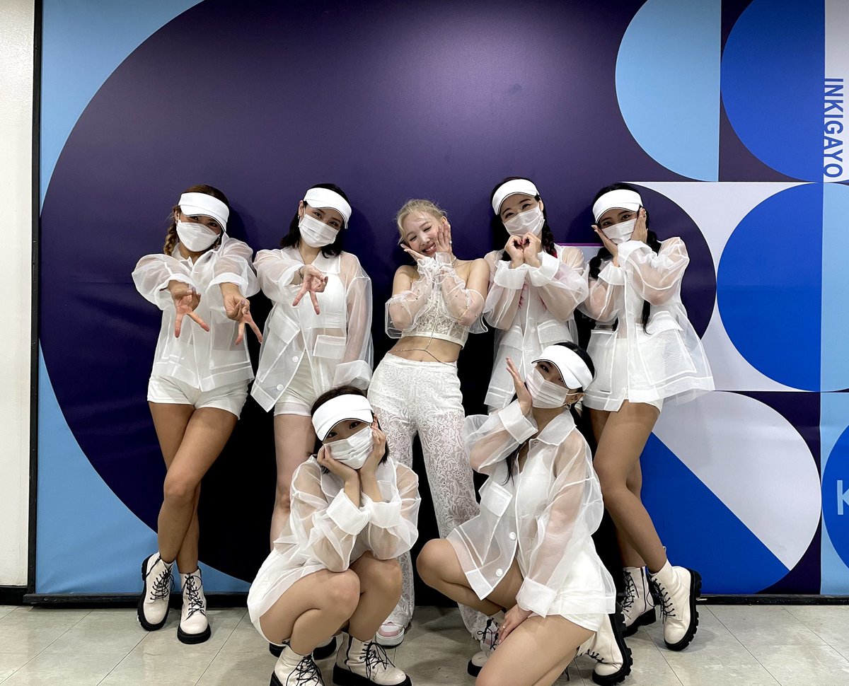 JYPETWICE's tweet photo. 원스 볼 때마다 부푸는 내 마음🎈터져버릴지 몰라💘
곧 또 만나요😊 

My heart keeps swelling when I meet ONCE🎈It might POP!💘
See you soon😊

❣Listen "IM NAYEON" HERE👇
https://t.co/l1LXbbdE1W 

#TWICE #트와이스
#NAYEON #나연 #IM_NAYEON #POP❣ #PopPopPop https://t.co/mnFPMqsmNG