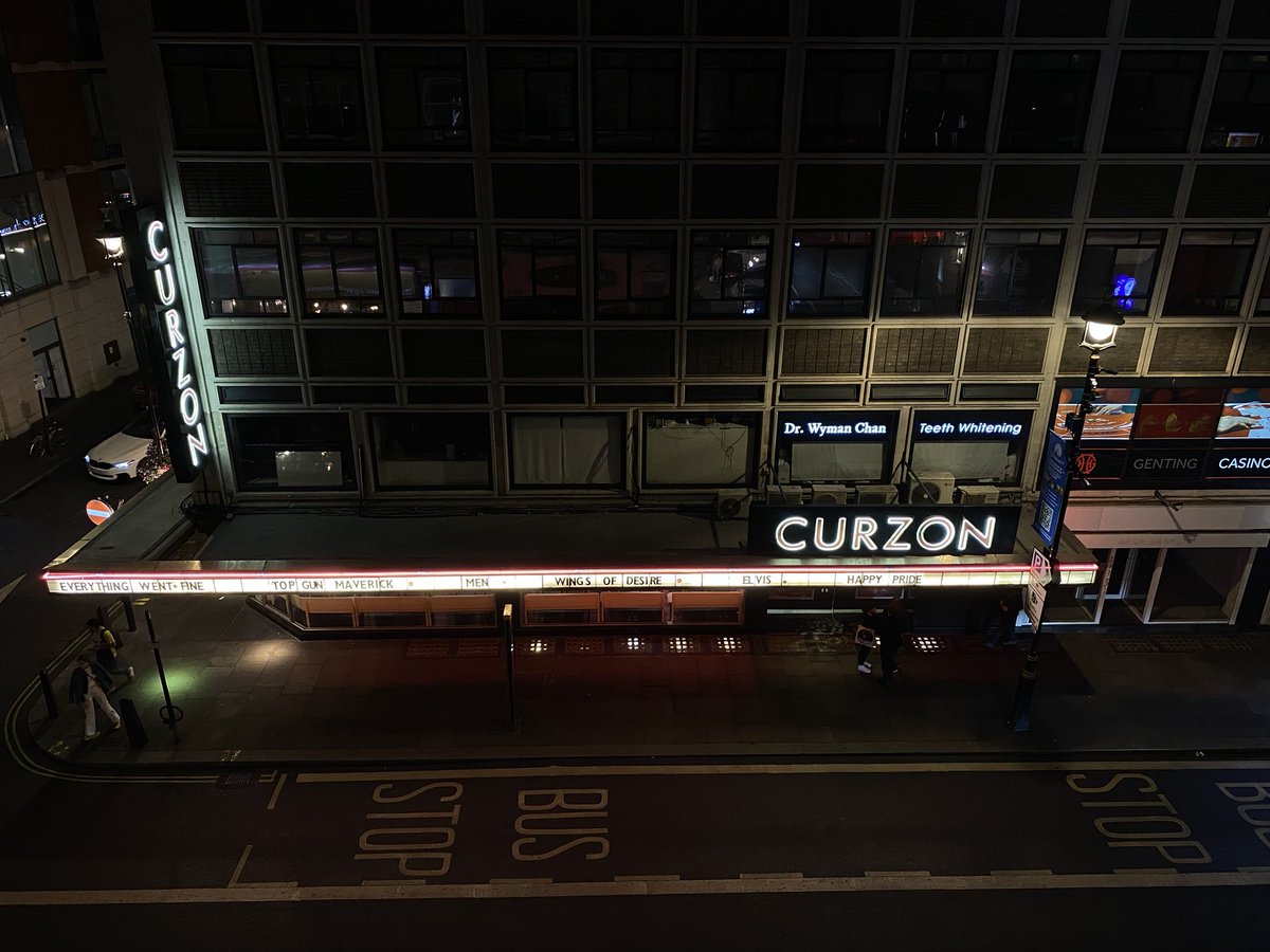 philipknatchbul's tweet photo. Not a drone shot but the view of #curzonsoho from a friend’s apartment https://t.co/x9dh22kt8T