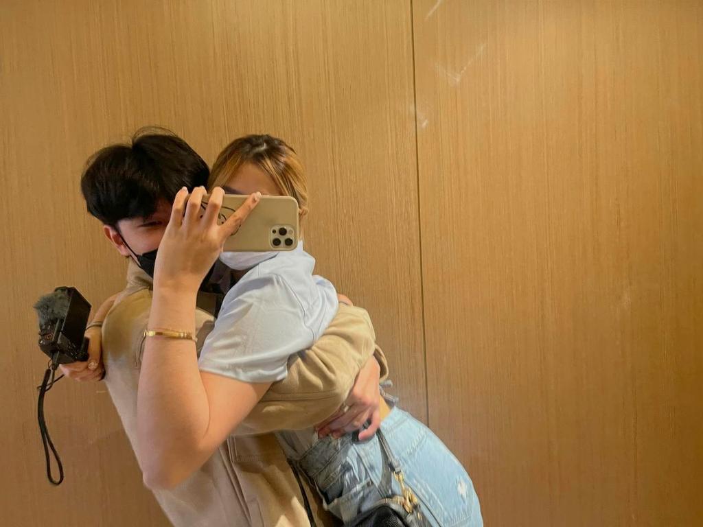 migwais's tweet photo. happy monthsary, lovers! https://t.co/hFpthJFiEB