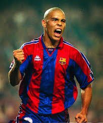 FindsFooty's tweet photo. Today Iโm rocking a beautiful replica i got for ยฃ35, hopefully one day I can own a real one ๐ฅ
#FootyFinds #RetroFooty https://t.co/mE2eruOp12