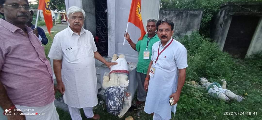 brijeshvhp's tweet photo. तमिलनाडु में मंदिरों पर हमले हो रहे हैं,कांचीपुरम में ऐसे मामले में @VijayVst0502 @AlokKumarLIVE जी ने पहुंचकर संज्ञान लिया
@friendsofrss https://t.co/2dgeiZR9Bg
