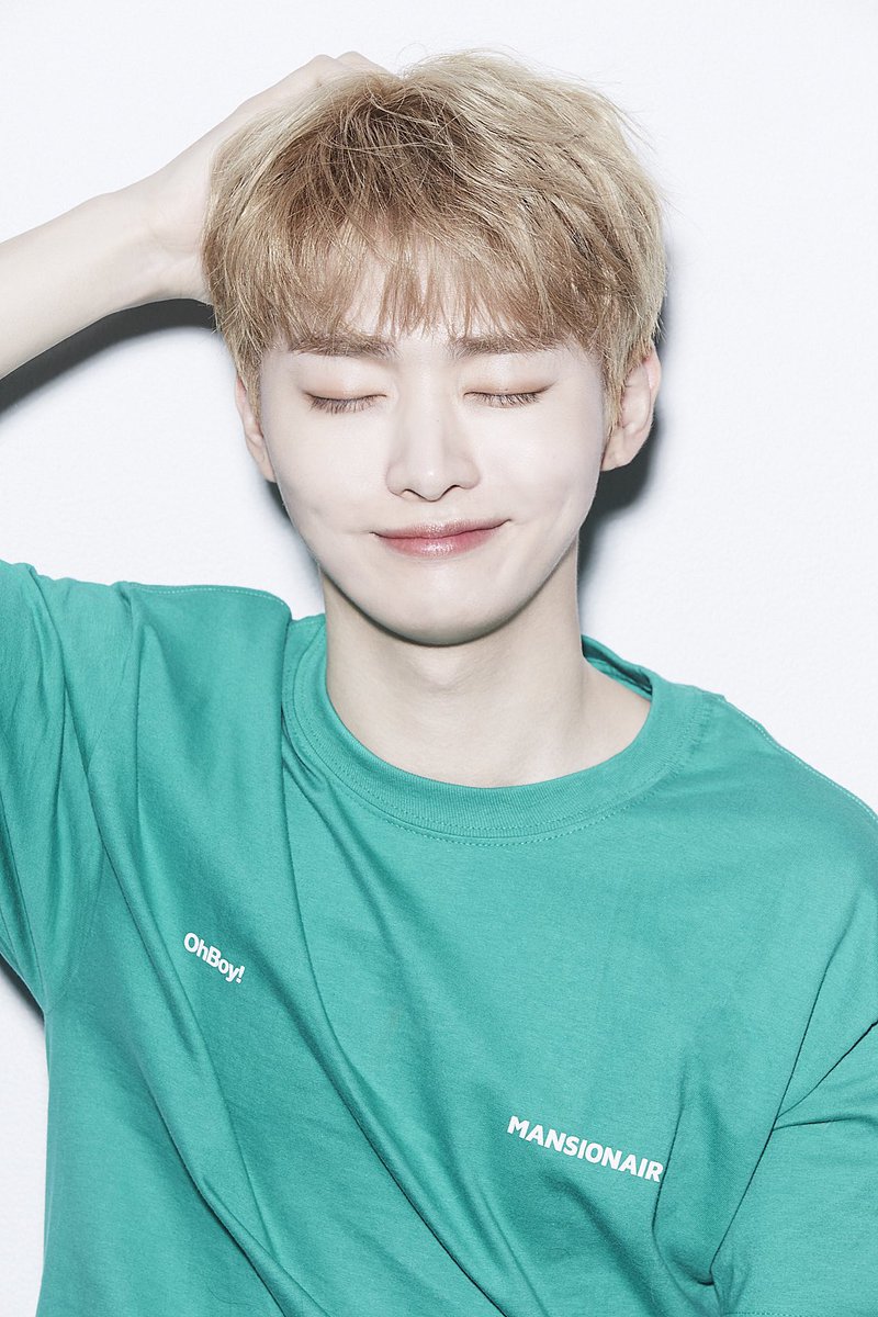 {close} n년전 오늘의 윤지성 tweet media