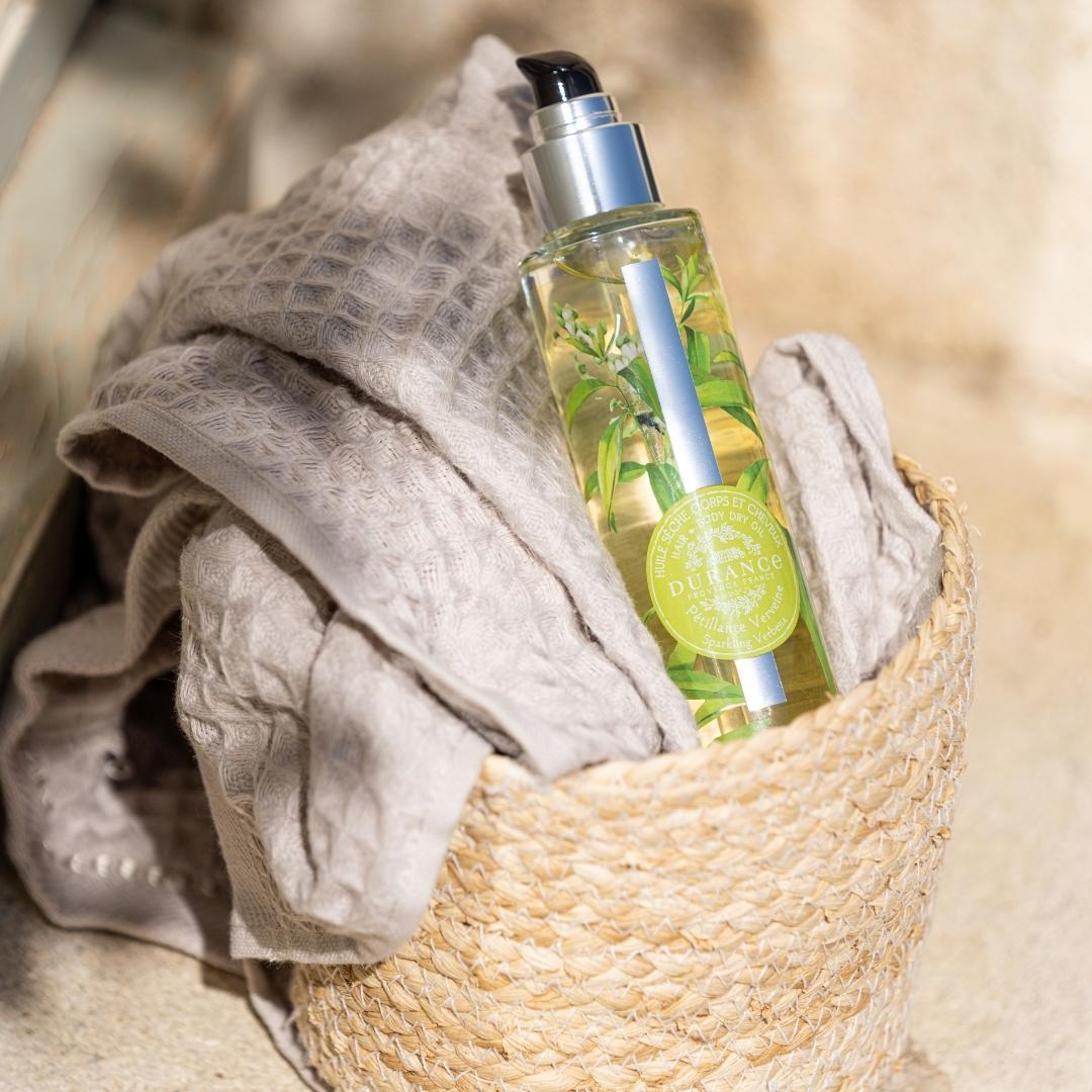 Notre huile sèche pétillante verveine est parfaite pour se glisser dans vos valises et sublimer votre peau et vos cheveux d'un délicat voile satiné

#durance #vacances #verveine #projetvacances #valises #soleil #vacancesete #été #summer #huilesèche #provence #vacancesprovence