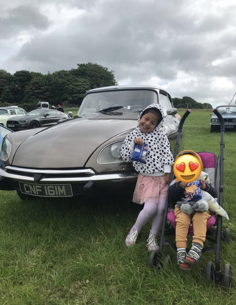 Took my little beaut Clementine to show her off at <a href="/HoghtonTower/">Hoghton Tower</a> #classiccar show… no other DS’s to sit down in the grass next to!! My kids adore Clementine