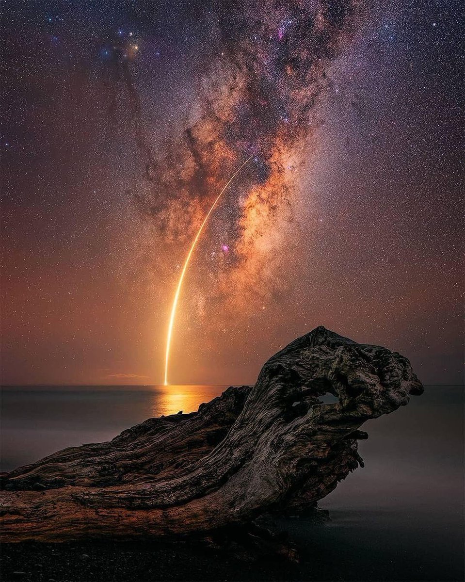 Milky Way & Rocket Lab launch, NZ by Evan McKay.🤯
