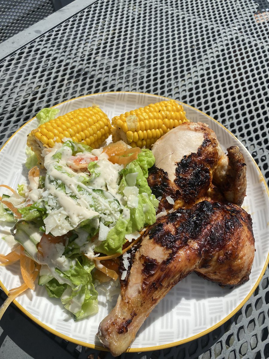 Perfect sunny Sunday salad 🥗🌽🍗 #franksredhot