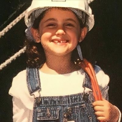 everytimevic's tweet image. feliz aniversário pra quem me faz feliz&amp;lt;3