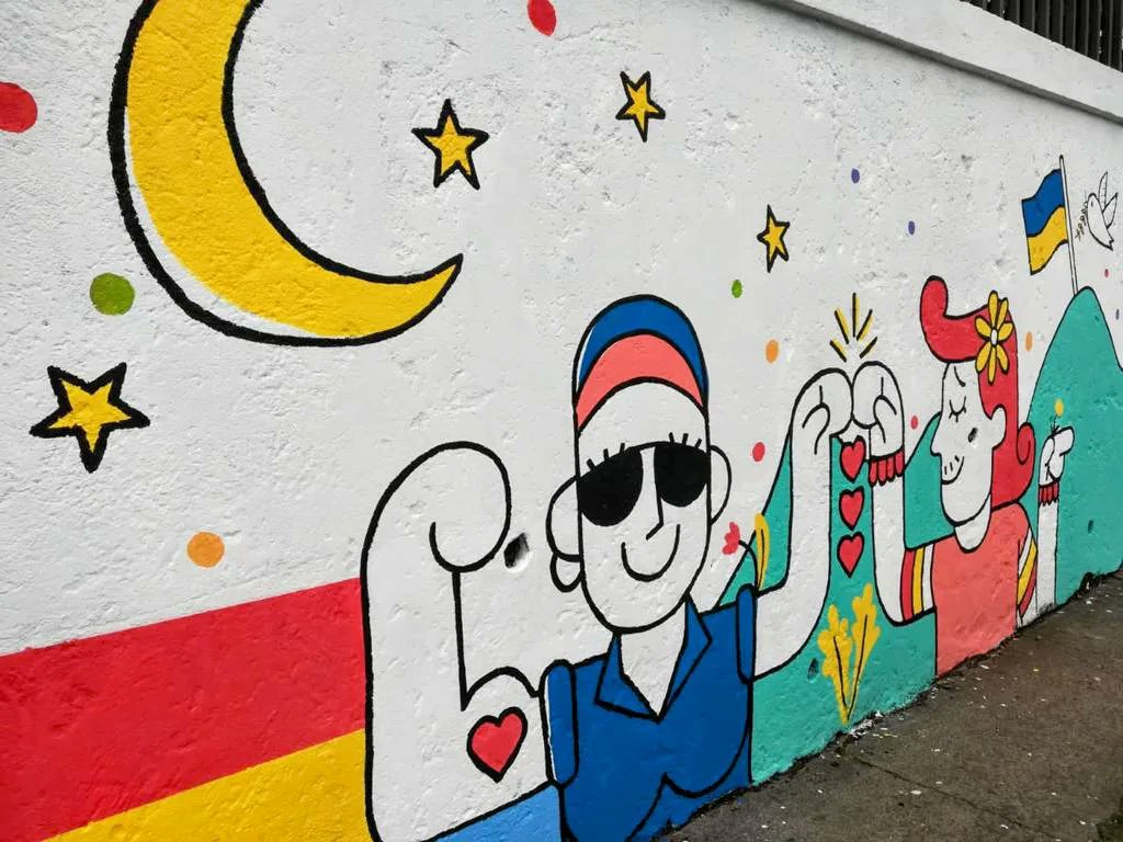 CasaRara2's tweet photo. Conocé hoy el mural de Casa Rara: Familia es quien te respeta y te cuida. Está a 100 metros este del KFC en Los Yoses.

Info de quienes lo realizaron en nuestro Instagram https://t.co/2a7abLjl3c
#CasaRara #SomosFamilia https://t.co/x8m8ZIkk9n
