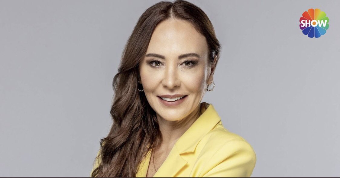 Zamanı geri alıp bir şeyleri değiştiremeyiz belki ama sizin için bir şans yaratabiliriz.. ‘ 🌟 2 temmuzdan itibaren gerçek hayat hikayeleriyle evlerinize konuk olmak istiyorum.. biliyorum ki; kapınız,yüreğiniz sevgi dolu ve açık…görüşmek üzere 💜 <a href="/ShowTV/">Show TV</a> <a href="/mahperiu/">Mahperi Altun Uçar</a> #birşansımolsa