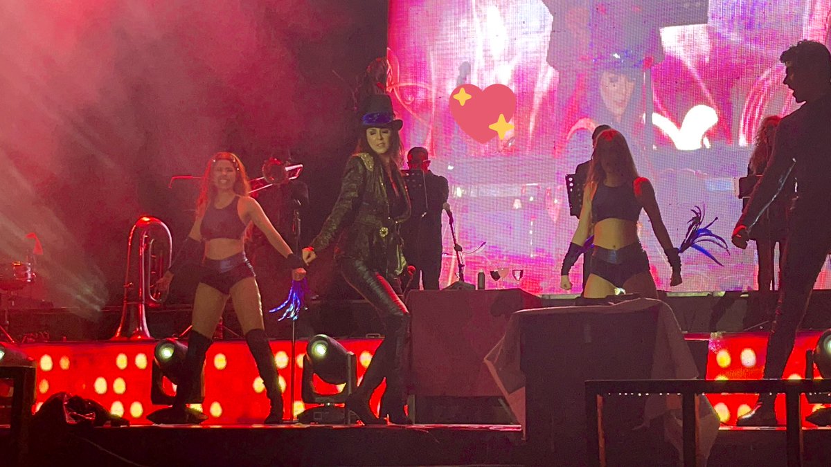LasEmocionesEM's tweet photo. Cuando amas lo qué haces se nota @EdithMarquezL dando todo en el escenario. Concierto San Juan Del Río 2022 https://t.co/0MK08MfKOR