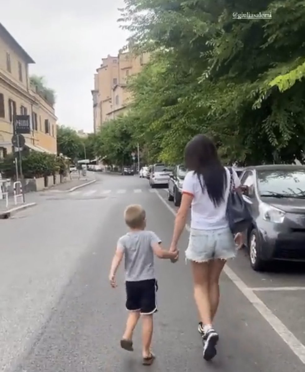 Barbara67974207's tweet photo. “Grande o piccolo?”
“Piccolo” con quella vocina 🤏🥺
🥹🥹🥹🥹🍦❤️ #prelemi https://t.co/JvbVzt6UFO