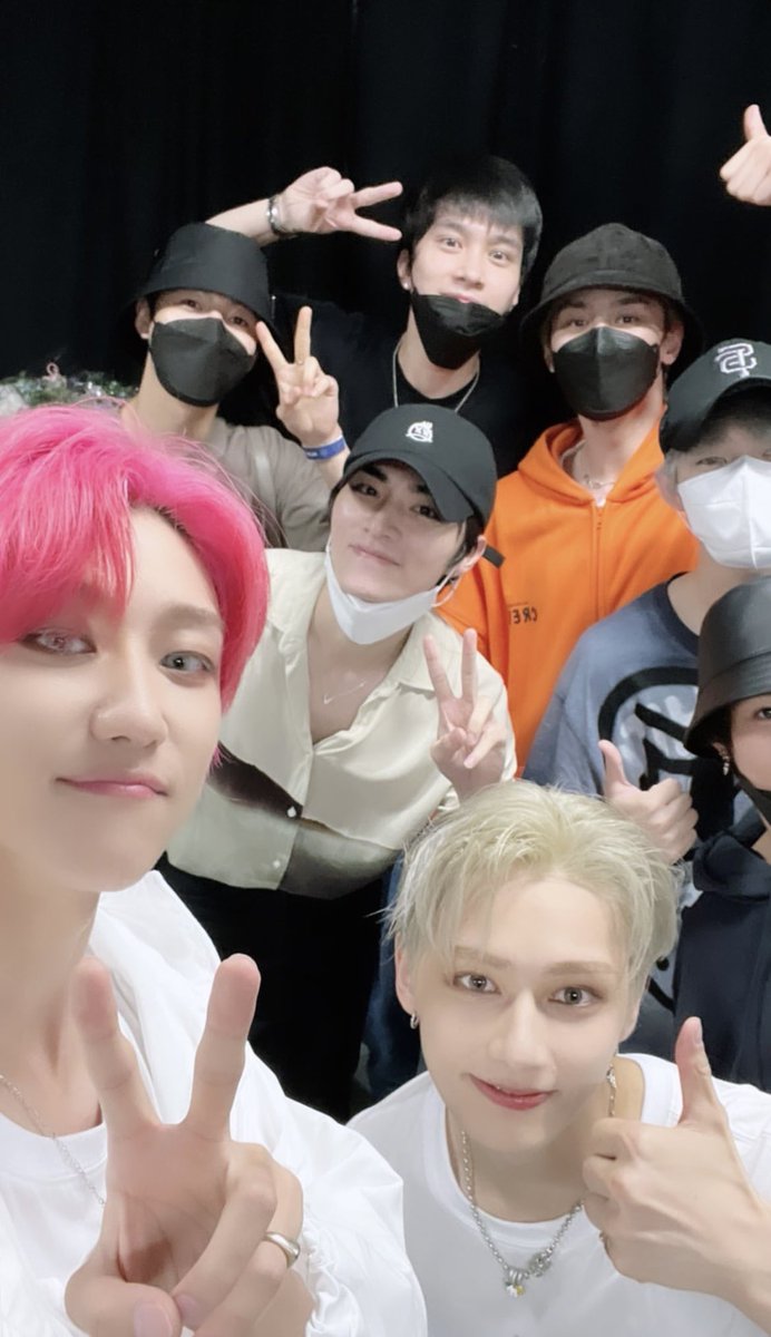 jeongh4nns's tweet photo. MY GANG😭 Squad 🫶🏻 #bffs #FOREVERR 😭🫶🏻 LORD! wow FAKKKK this is surreL https://t.co/YzE6ZM3lui