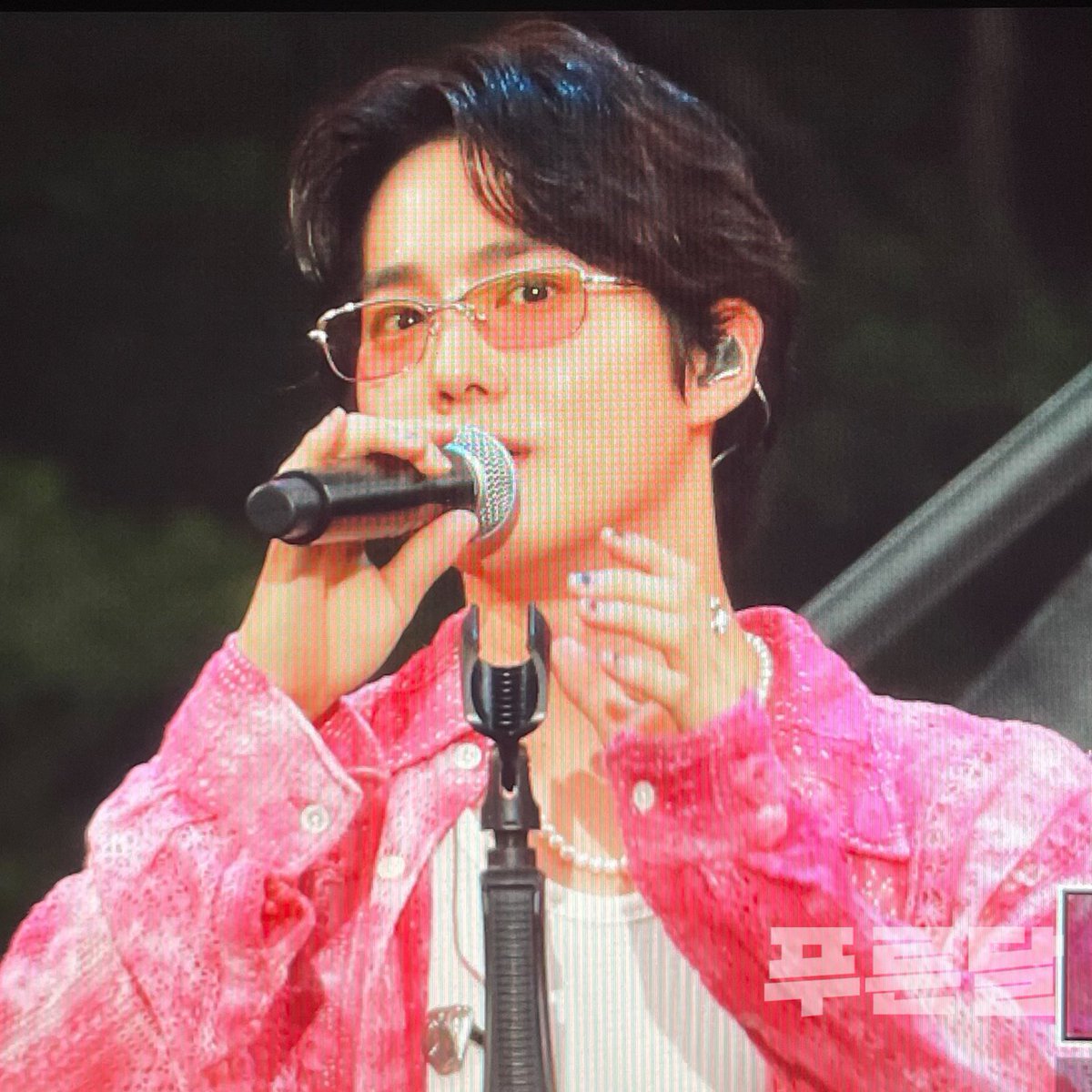 220626 파크뮤직페스티벌

나 약간 꿈 꾼거 같은데

#SUHOxSPMF #수호x파뮤페
#준면 #수호 #SUHO #EXO #엑소 
<a href="/weareoneEXO/">EXO</a>