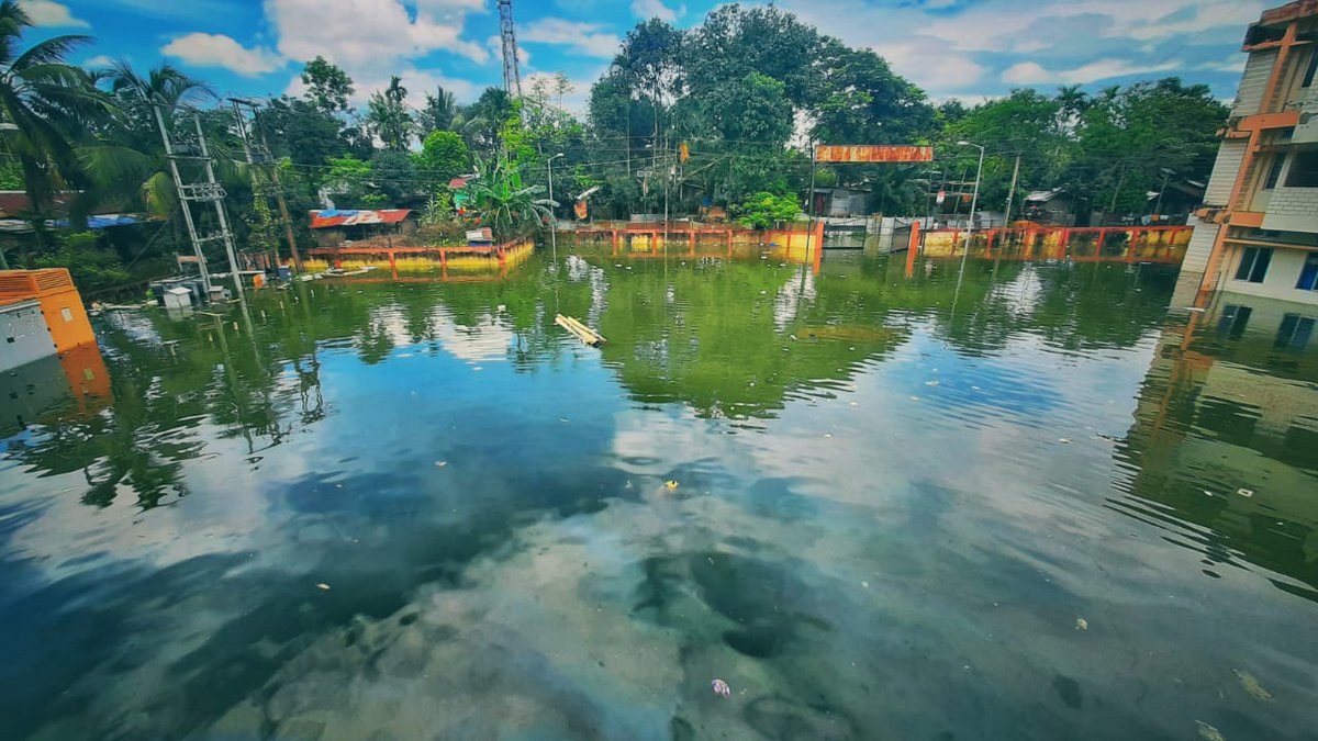 SKashyap0412's tweet photo. @himantabiswa 
@keshab_mahanta 
@CMOfficeAssam 
@gdcsilchar 
The whole group floor of our college Govt. Dental College, Silchar is under water including the OPD and the rooms of the hostel 
PLEASE
PLEASE HELP US
#silcharfloods
#gdcsilchar
#silcharunderwater https://t.co/ZDTxgKr6KA