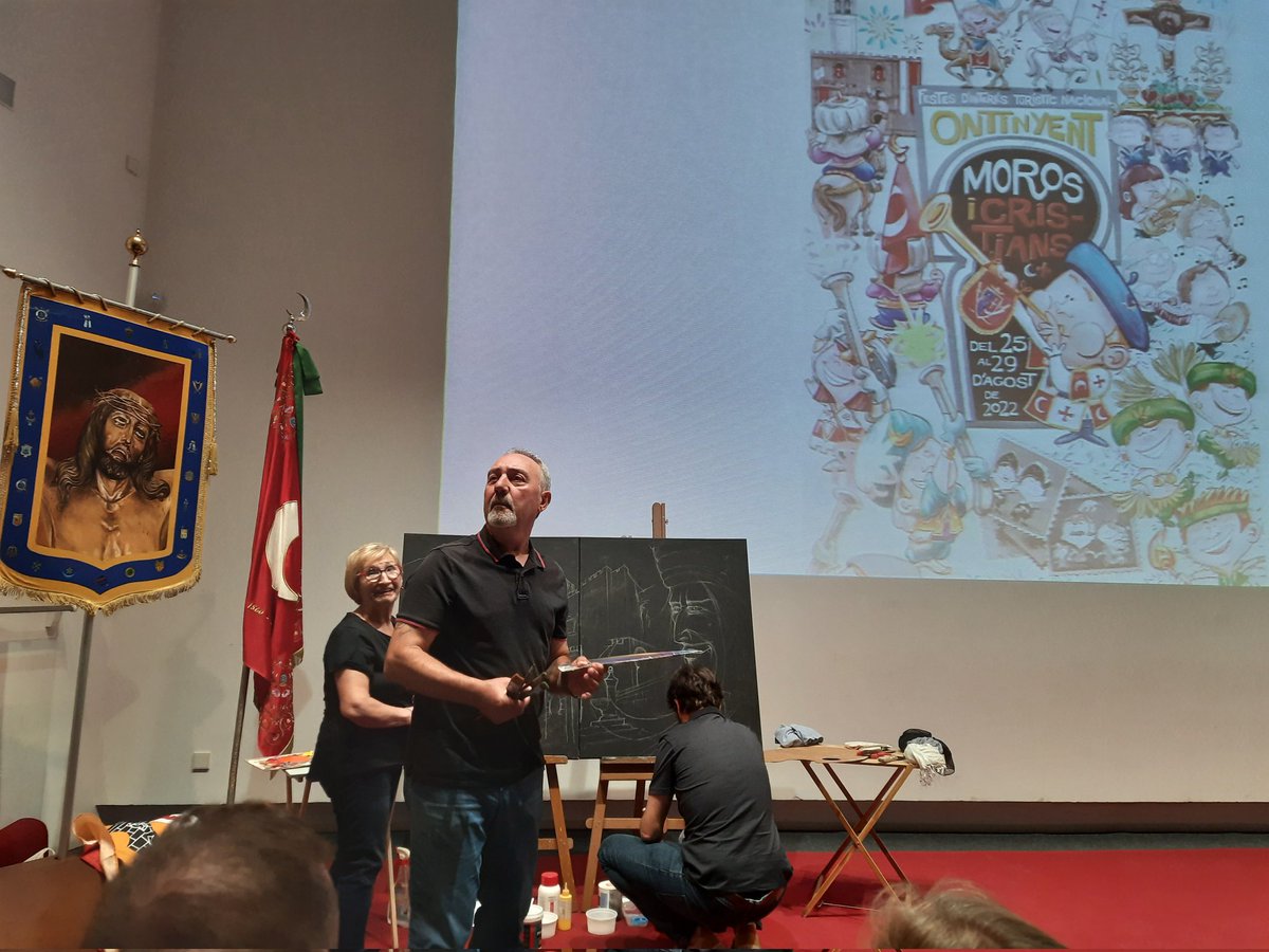 NicoCalabuig's tweet photo. 🌙🏴󠁧󠁢󠁥󠁮󠁧󠁿 Hui presentació del llibre de Festes de Moros i Cristians d'#Ontinyent a càrrec de Xisco Muñoz, vídeo promocional de Núria Aceta i cartell d'Albert Quiñones. Gran treball! Hem comptat amb el nostre Director General #RafaBeneyto i la Consellera @Rebeca_Torro . 
#EstemEnFestes https://t.co/YefdPLDLrX