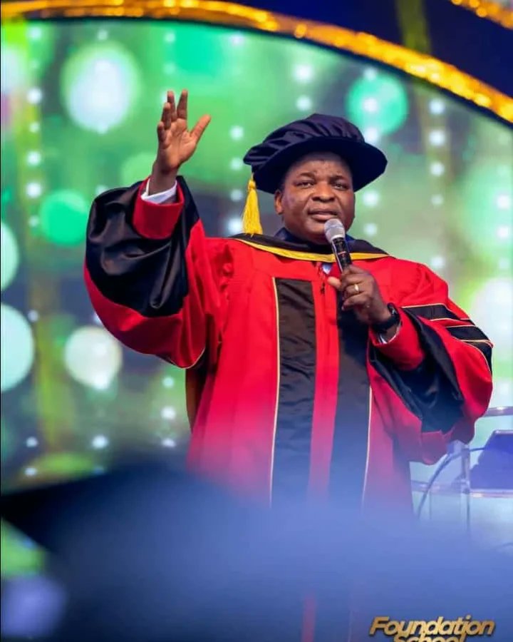 soundcodeexpert's tweet photo. A meeting with Pastor Chris?

A thousand times no!

This is The Foundation School Graduation in Christ Embassy Ghana.

When they said the churches Will no longer meet together, they didn't Factor Pastor Chris Generation.

No Man forbidden us! 

#pastorchrisgeneration https://t.co/7GkZTz87qq