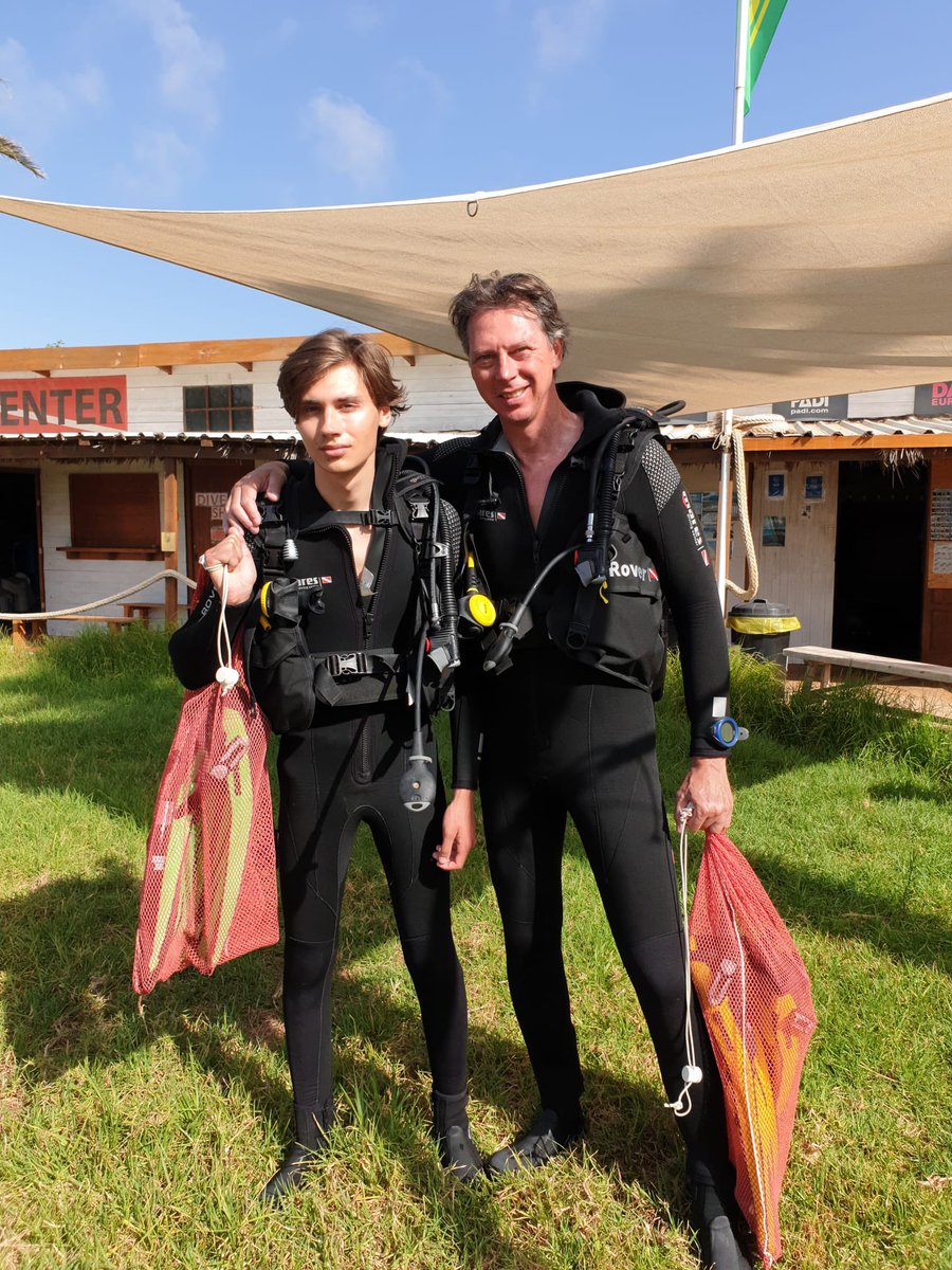 PGdeGroot's tweet photo. Nu zoonlief ook zijn licentie heeft gehaald samen voor de eerste keer duiken in de zee🌞 👍 https://t.co/Gi3hXkTvKL