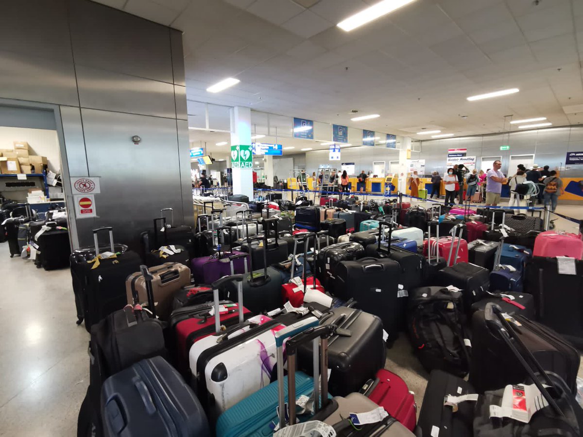 GaldamesJr27's tweet photo. Airport of athens. @aegeanairlines something to say? @AthensAirport https://t.co/Ykl5KxilOH