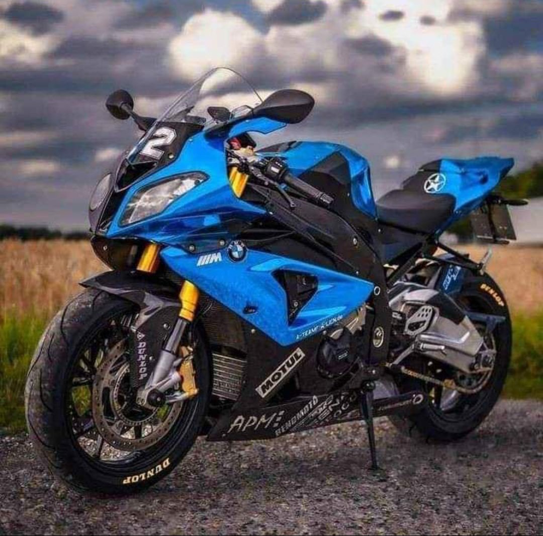 10Olaiz's tweet photo. Cuál es la moto de tus sueños? esta es la mía #motos https://t.co/hVU4EN070M