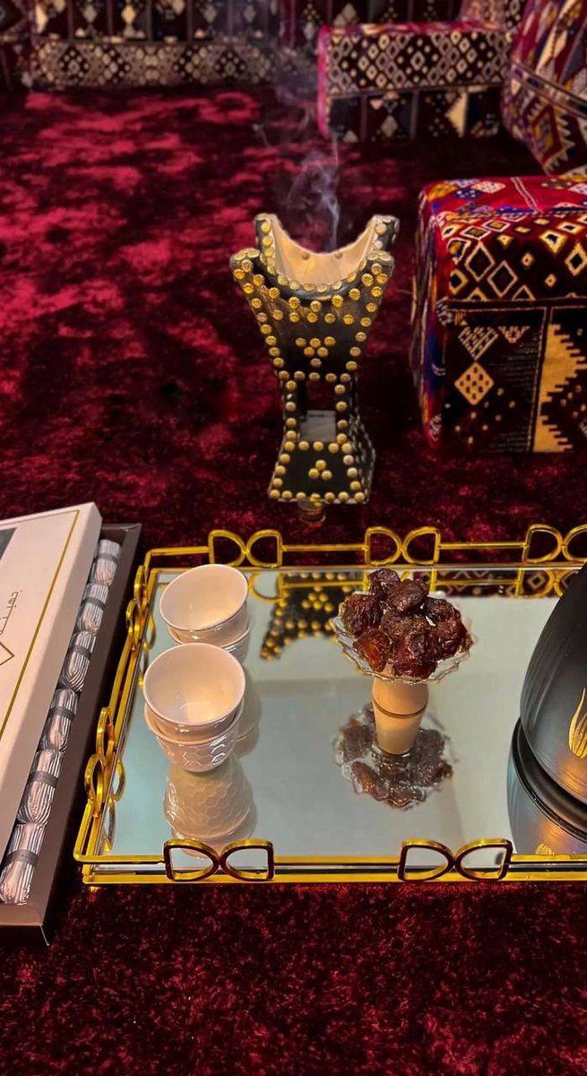 من مد لي طيبه على نص فنجال
مديت له من صادق الطيب دله.