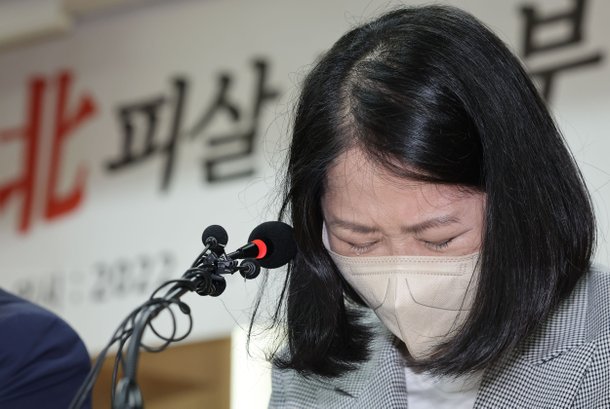 죄인이형 아무리 북한사랑 정은이가 눈치보였고 형의 사상이 짱깨사상이였어도 형 대한민국 전대통아냐?어떻게 자국민을 월북했다고하고 구라쳐서 프레임 씌우고 그가족들은 얼마나 죽도록 힘들었겠어ㅡㅡ아무리 권력이 중요해도 형이그랬잖아~사람이먼저다?입만열면 구라야 국민이 싫어하지ㅡㅡ