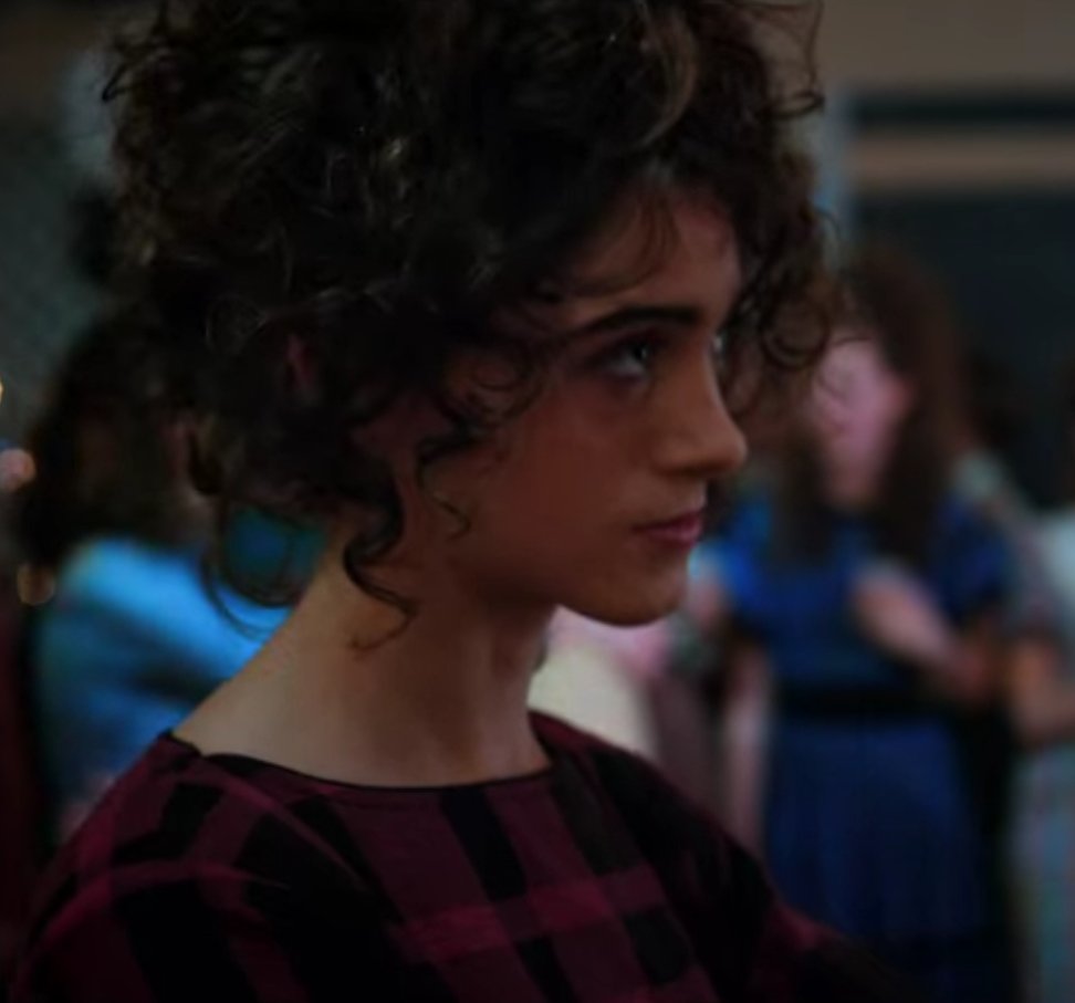NancyWThinker's tweet photo. Natalia Dyer as Nancy Wheeler in
#StrangerThings 02×09 'The Gate' https://t.co/BQMYlMeuPI