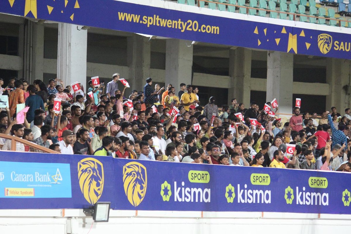 Spl2020League's tweet photo. The Insane love, the craze of the fans is still echoing in Rajkot 🤌❤️ 

@saucricket @ParimatchN @global_publicity @starsportsindia @vusportofficial @Levelup_11 

#ParimatchnewsSaurashtraPremierLeague #SplSeason2 #Spl #SaurashtraCricketAssociation https://t.co/IHP5O5sYqv