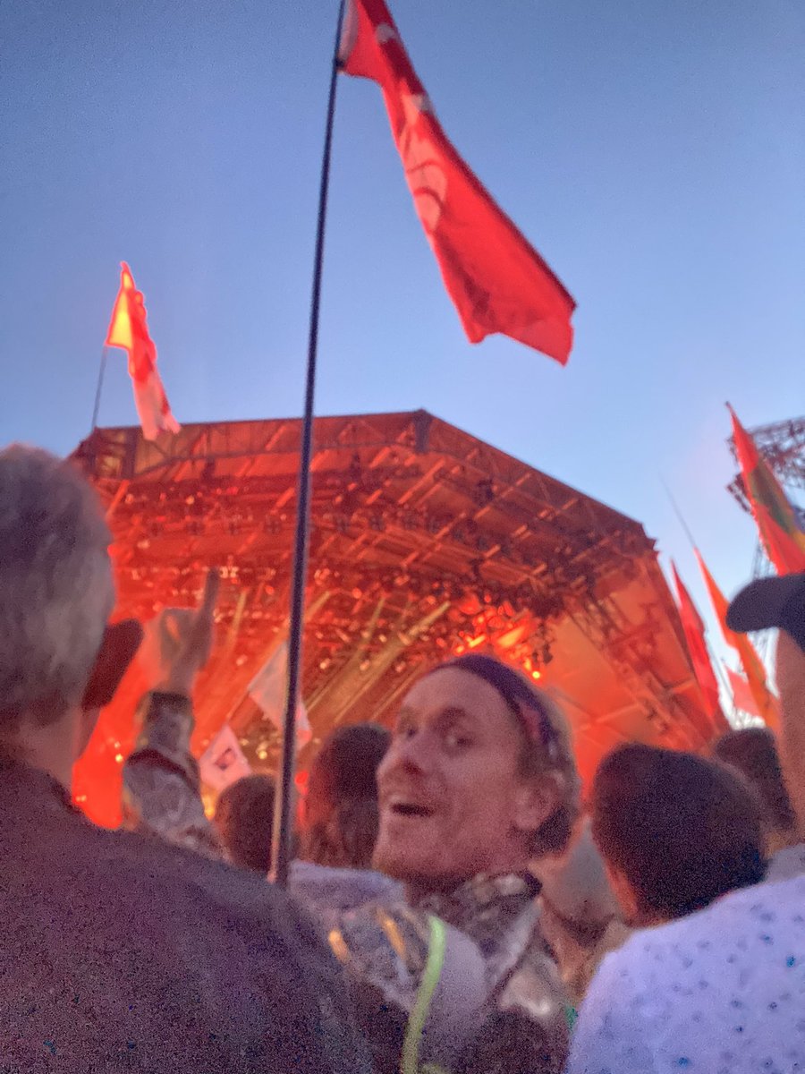 AllyBarron's tweet photo. #Glastonbury @PaulMcCartney #forestflag #nffc https://t.co/YpIrgkoBc3