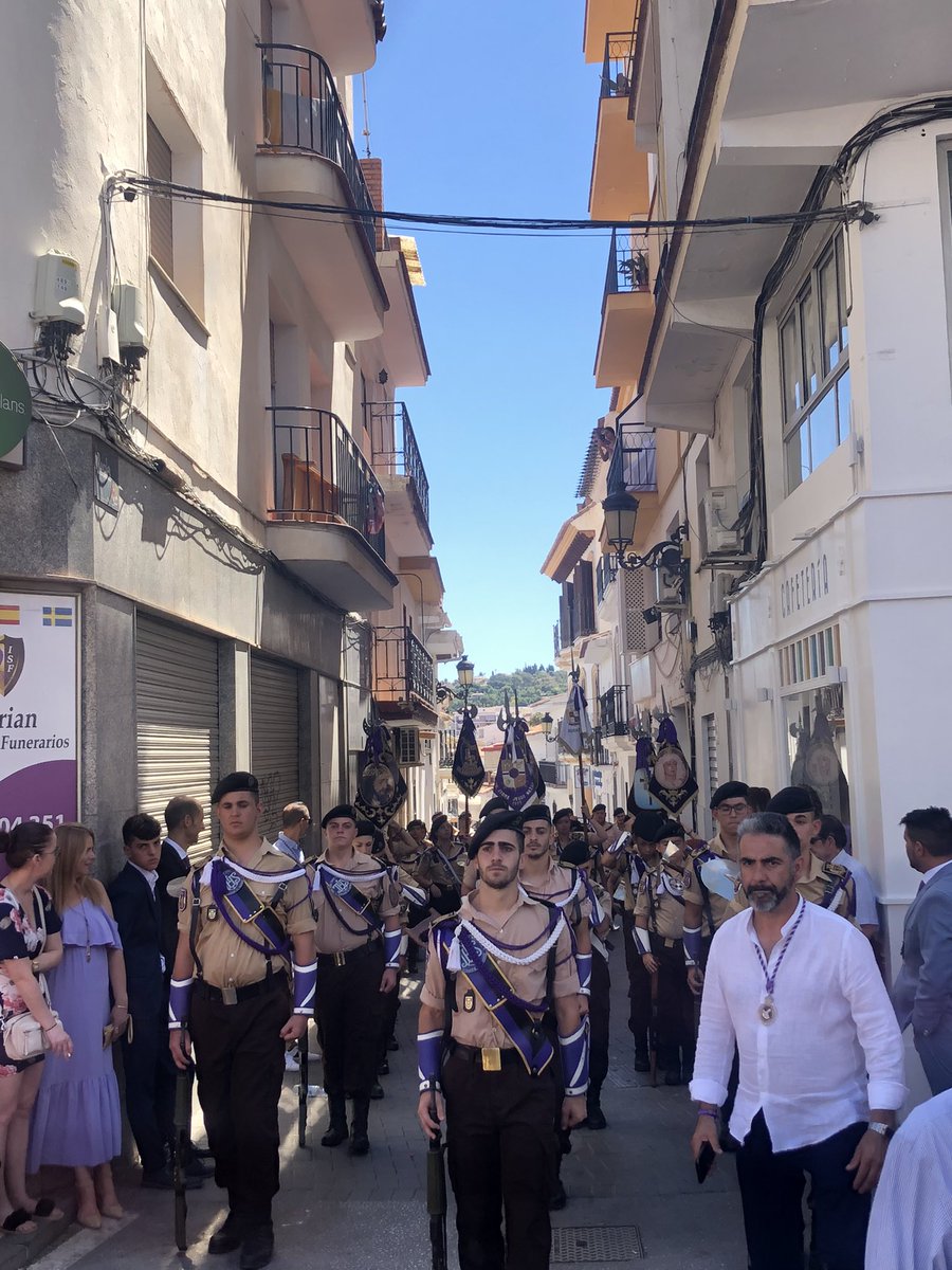 moraosalhgrande's tweet photo. Comienza el desfile de bandas con Banda de Cornetas y Tambores con Escuadras de Gastadores y Guiones de esta Hermandad “Boinas negras”.

@Boinas_Negras 

#Moraosalh 
#DiaDeJesus2022 
#Alhaurinelgrande 
#Cofradiasmlg https://t.co/FnmC4E16gX