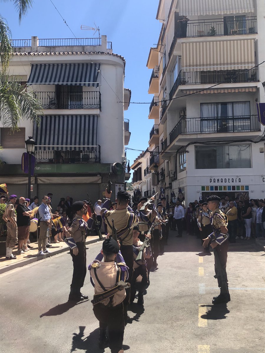 moraosalhgrande's tweet photo. Comienza el desfile de bandas con Banda de Cornetas y Tambores con Escuadras de Gastadores y Guiones de esta Hermandad “Boinas negras”.

@Boinas_Negras 

#Moraosalh 
#DiaDeJesus2022 
#Alhaurinelgrande 
#Cofradiasmlg https://t.co/FnmC4E16gX