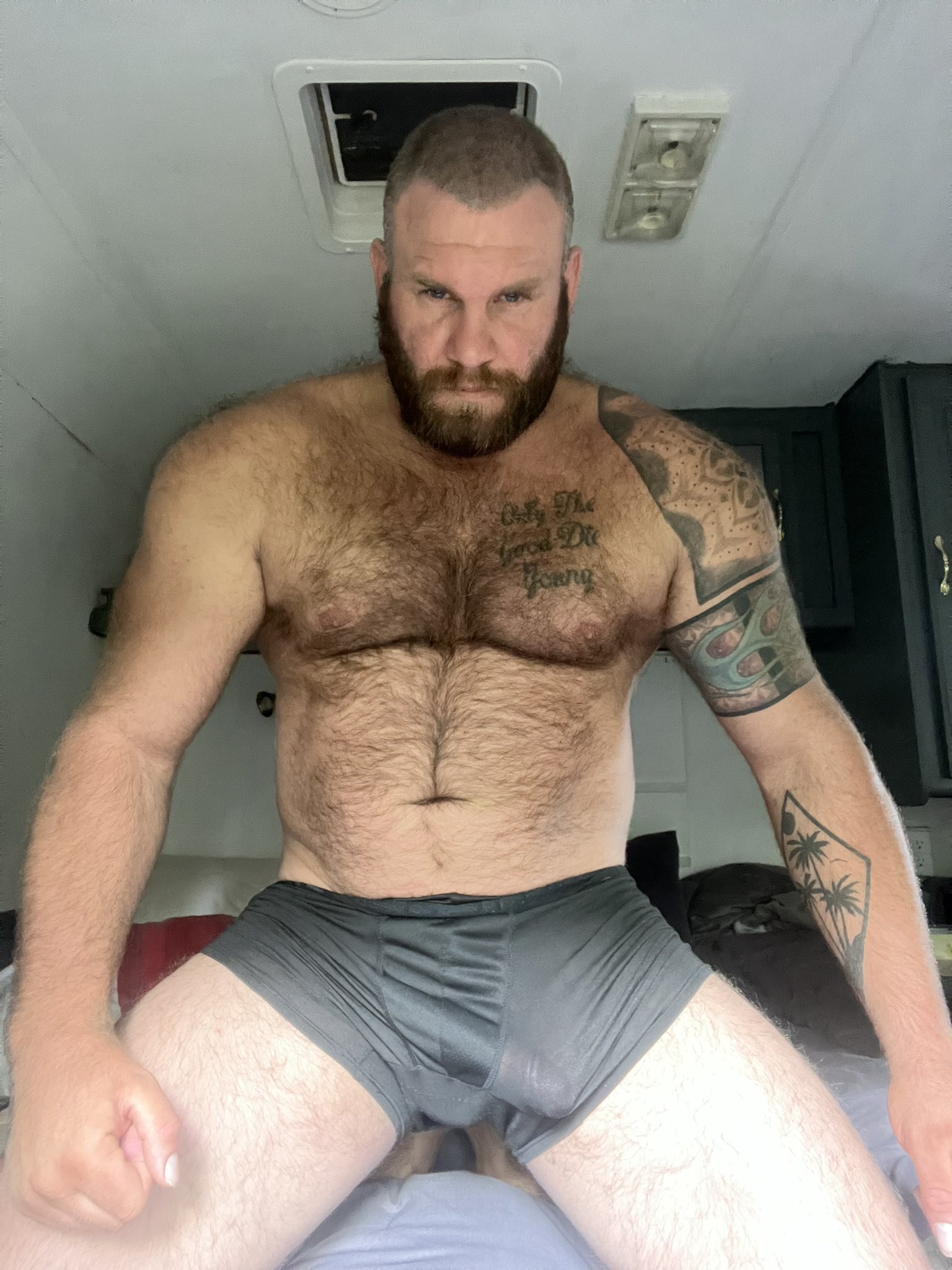 Retweet if you’re looking at it ? https://t.co/i8ziEreFcN

#gaybearsofinstagram #gaybeardedmen #gaybearded