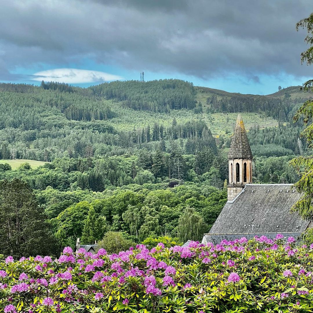 websmartmedia's tweet photo. There are certainly less picturesque parts of the world than glorious Pitlochry!

Reposted from @knockendarroch hotel - Sunday morning.

#hotelshot #smallhotelsoftheworld #lovethecountryside #smallhotel #amazinghotels https://t.co/9gbD45egIL