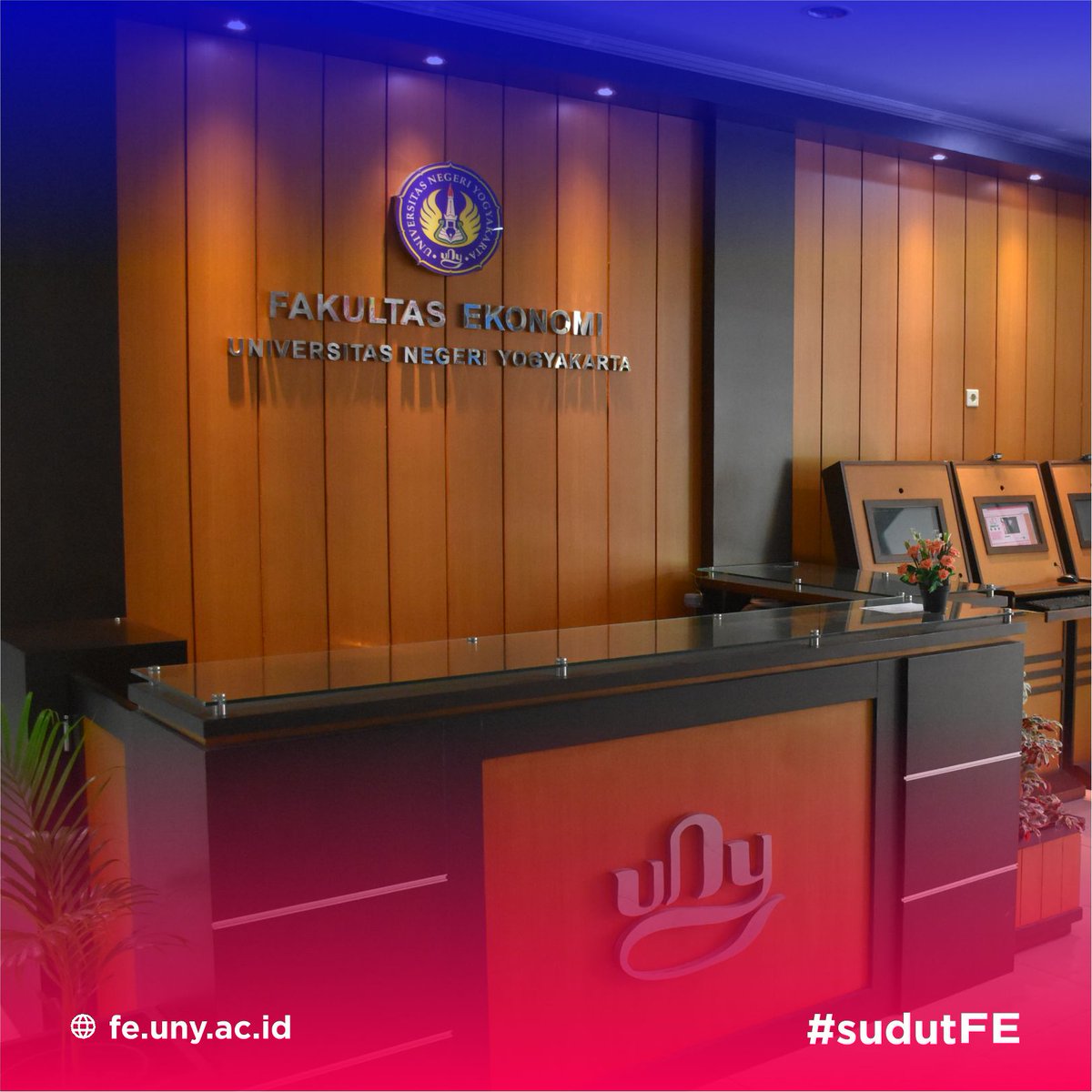 febunyofficial's tweet photo. Siapa yang sebulan ini tiba-tiba sering ngampus & lewat lobi ini, sobat #FEbright?
By the way, jangan lupa minta doa orang tua biar hasil UAS kita bagus, ya!
#sudutFE #FEbright #FEUNY #feunyofficial https://t.co/unQkRqUCVe