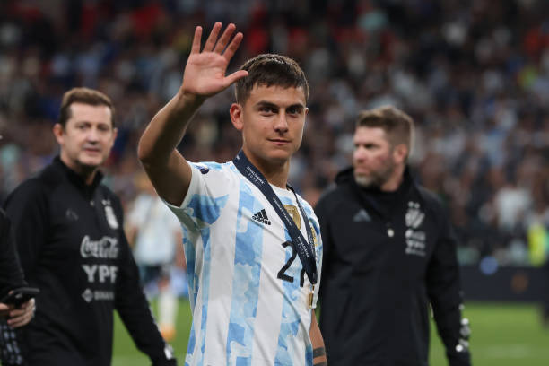 MilanPosts's tweet photo. 📰 #CorSera: #Inter must sell Alexis Sanches and #Dzeko or #Correra for #Dybala to join the club. In the background, #Milan, who are ready to commit in about ten days in case the player is still without a contract. https://t.co/skPEuK4FVD